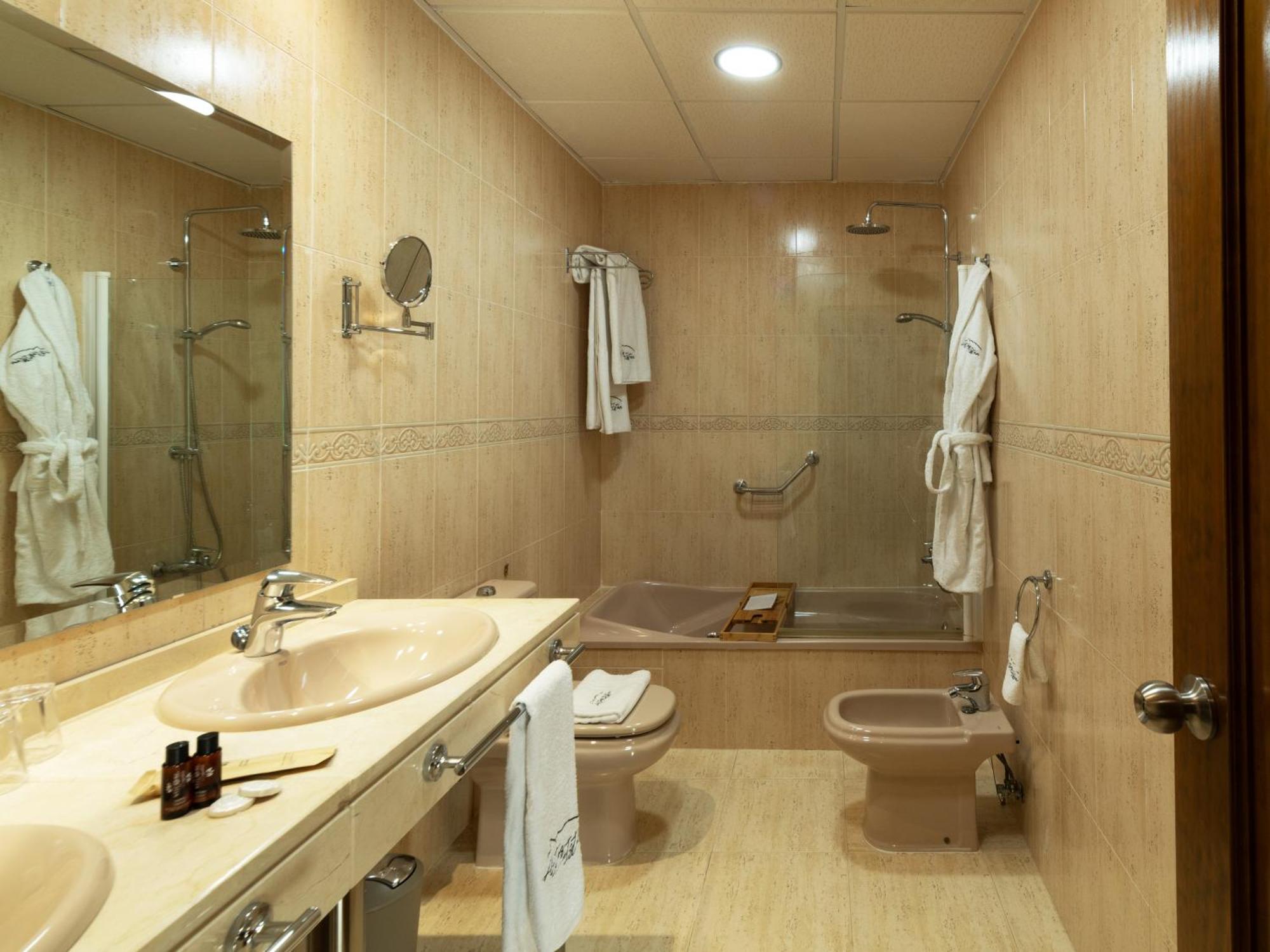 Hotel Altos De イスタン エクステリア 写真