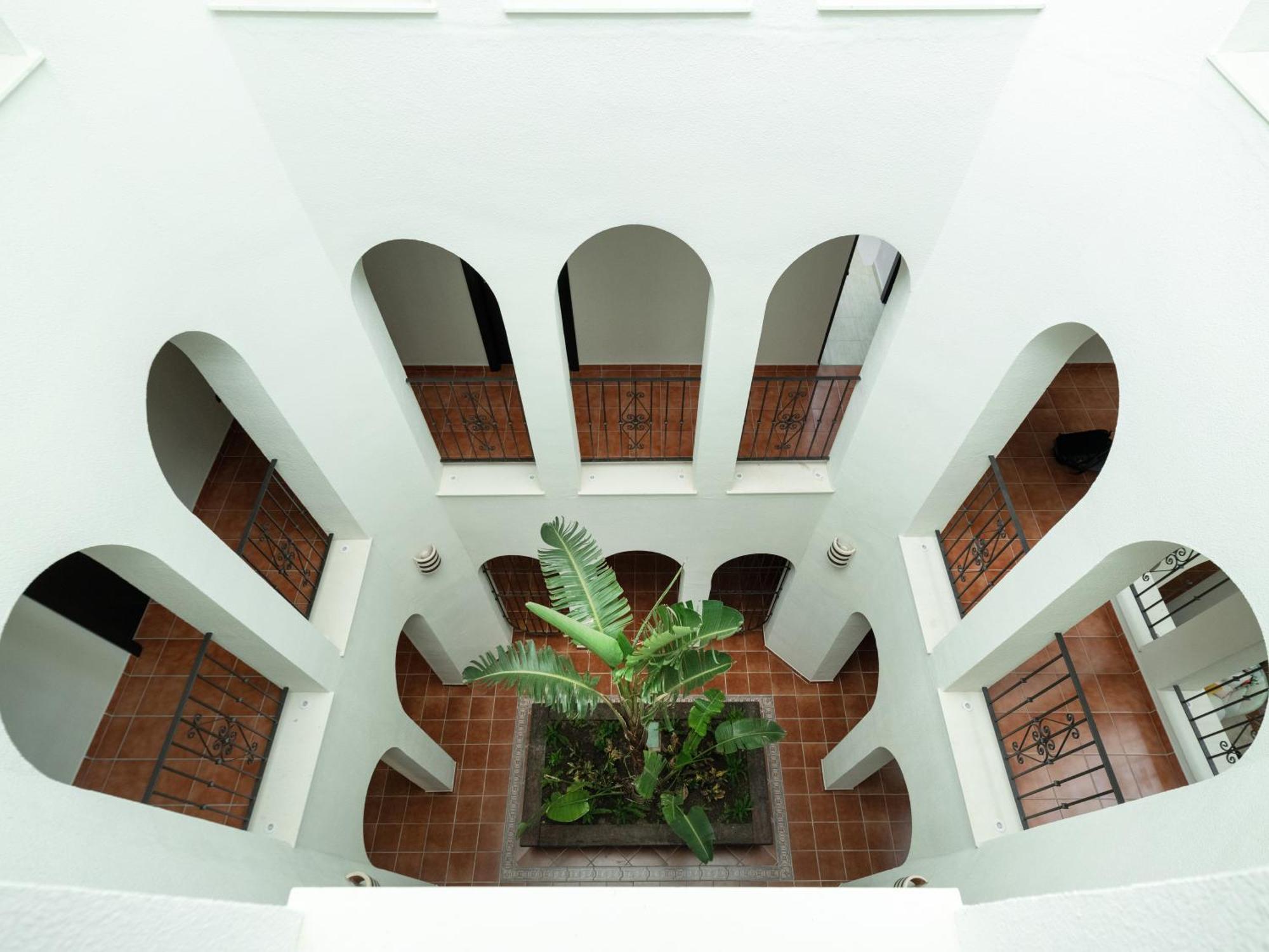 Hotel Altos De イスタン エクステリア 写真
